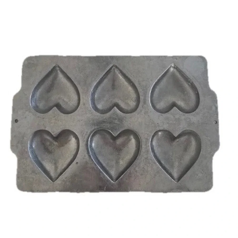 Vintage Heart Pan Candy Mold Baking Hearts Wall Hanging 9.5